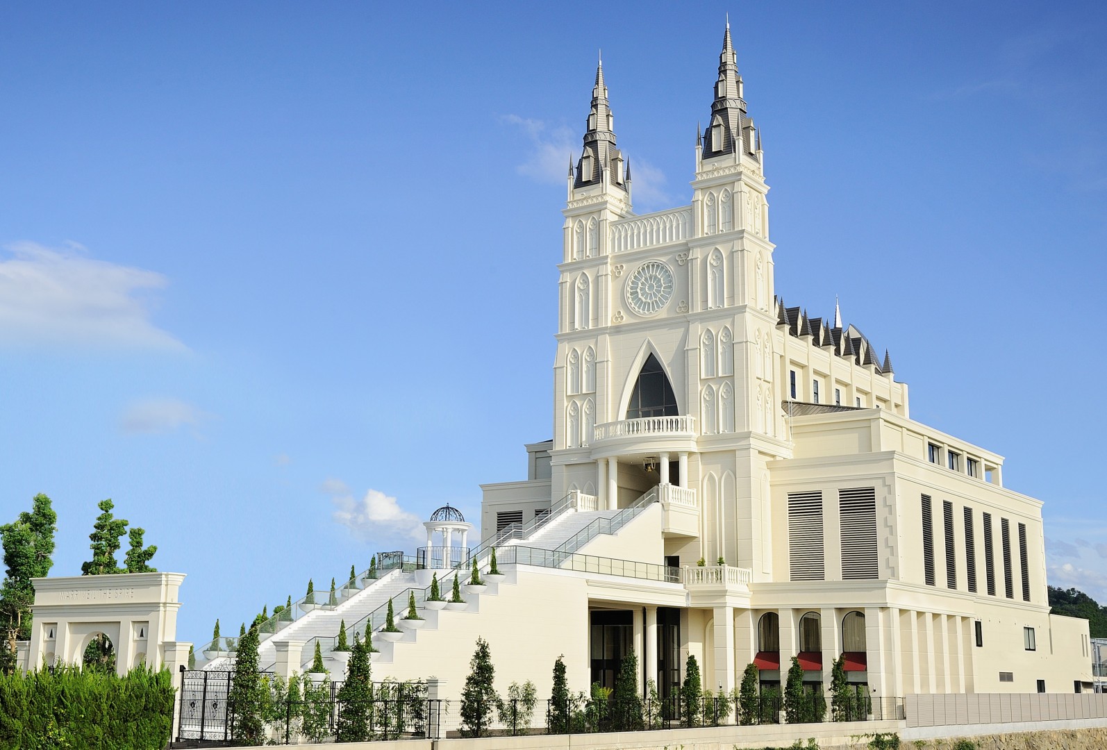 松山市最大級の結婚式場「マリベールスパイア」で働こう!!